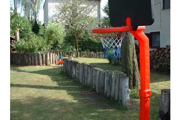 Slovacia Chata Radvaň nad Dunajom, Exteriorul